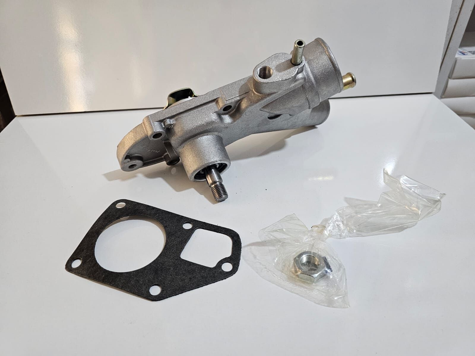 Ford Granada Peugeot 504 Devirdaim Su Pompası 1.9-2.1-2.3 Dizel Bugatti PA0065