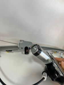 Ford Fiesta Ön Cam Krikosu Komple Motorlu Sağ Yolcu Tarafı 96-02 Arası 96FGA23200BE