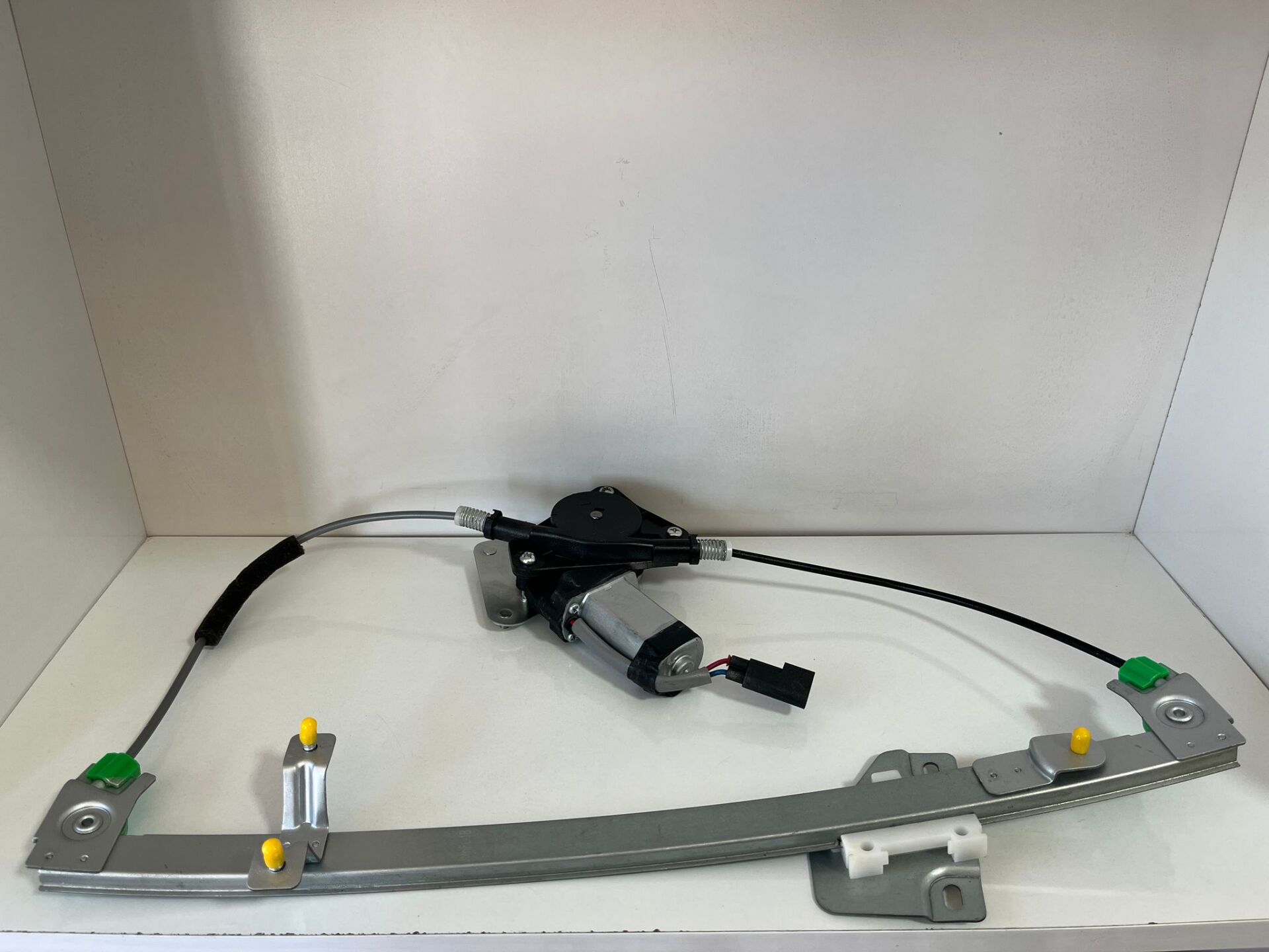 Ford Fiesta Ön Cam Krikosu Komple Motorlu Sol Şoför Tarafı 96-02 Arası 96FGA23201BE
