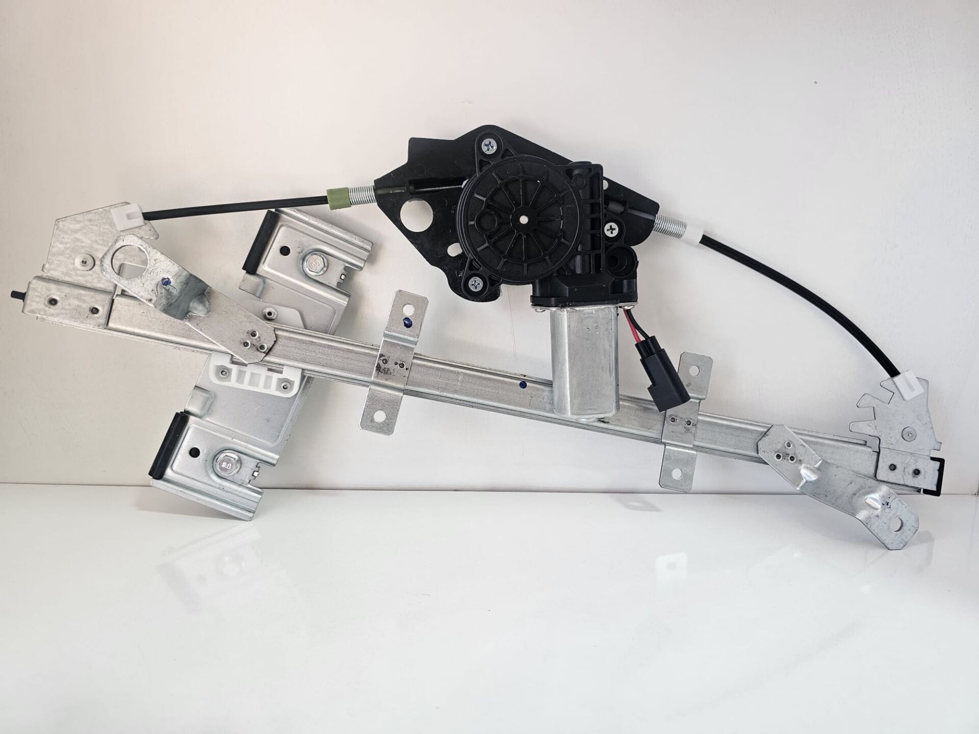 Ford Fusion Ön Cam Krikosu Motorlu Sol 2003-2011 Arası 2N11N23201BU
