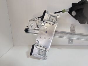 Ford Fiesta Ön Cam Krikosu Motorlu Sağ 2002-2008 Arası 2S61A23200BS