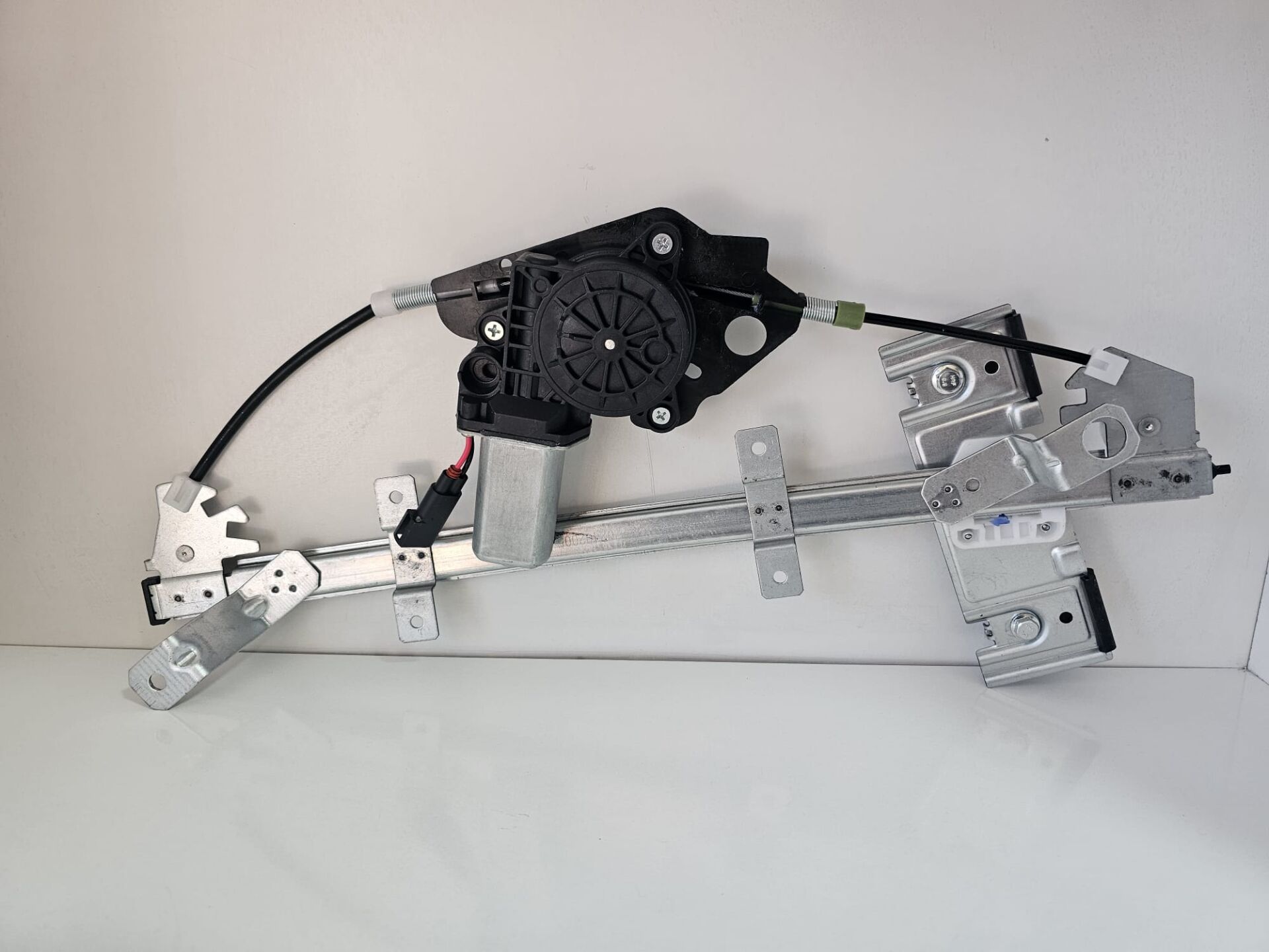 Ford Fiesta Ön Cam Krikosu Motorlu Sağ 2002-2008 Arası 2S61A23200BS
