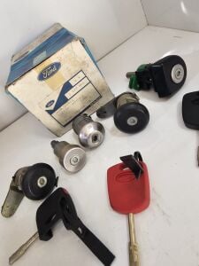Ford Escort Kilit Şifre Takımı Sedan İçin Kapı + Kontak + Depo + Bagaj