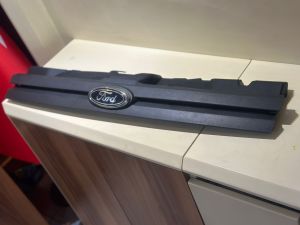 Ford Connect Ön Panjur Siyah Orta Kasa Logolu İmalat 2007-2009