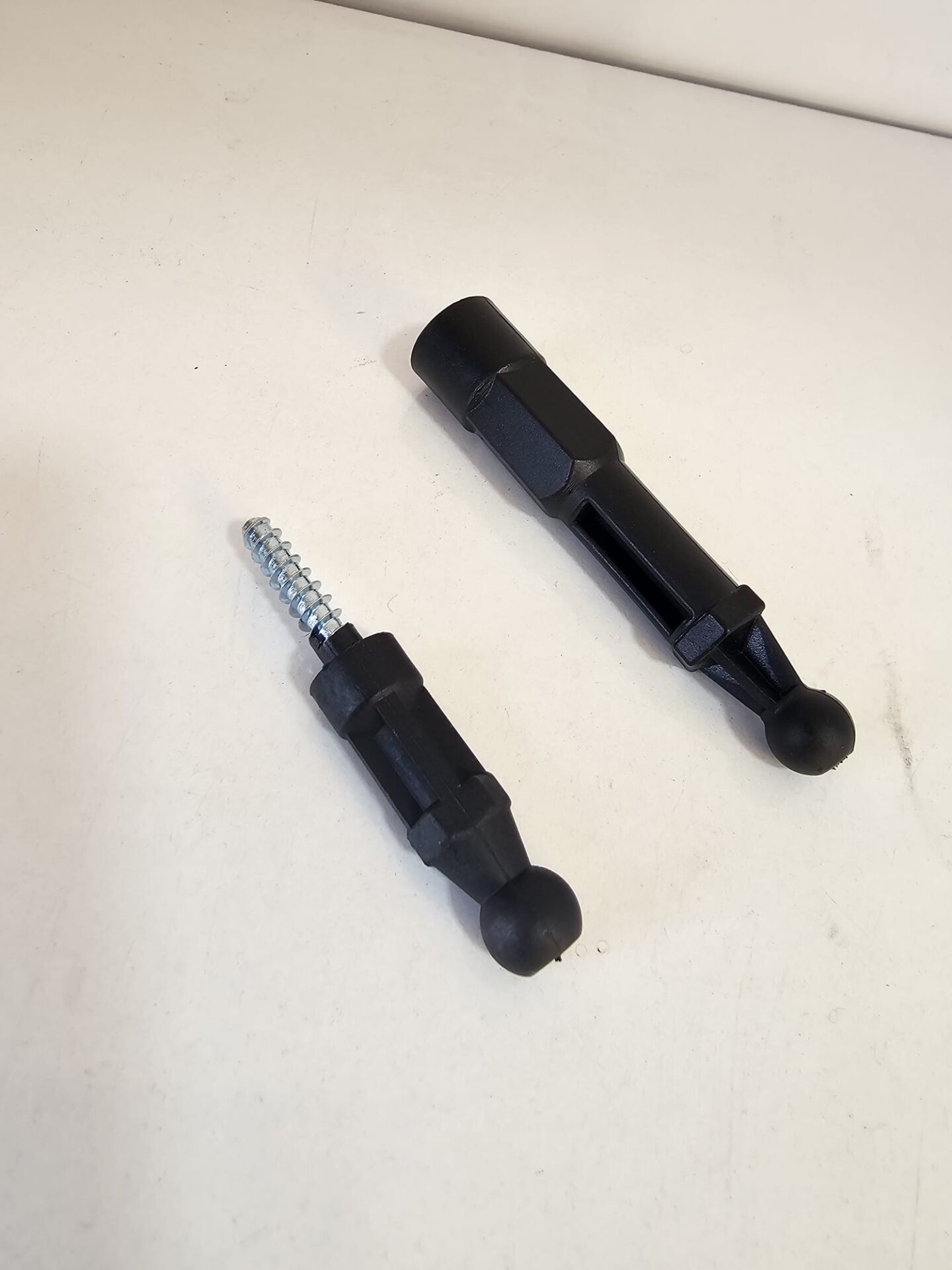 Ford Courier Focus Motor Kapağı Saplaması CM5G6A957AB + CN156A957BA