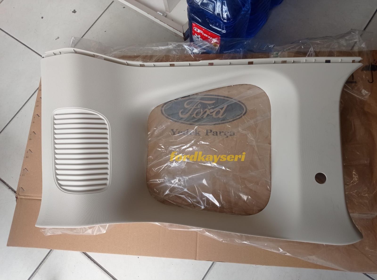 Ford Courier Arka Bagaj Üst Yan Trim / Cam Çerçevesi Sağ 2014-2023