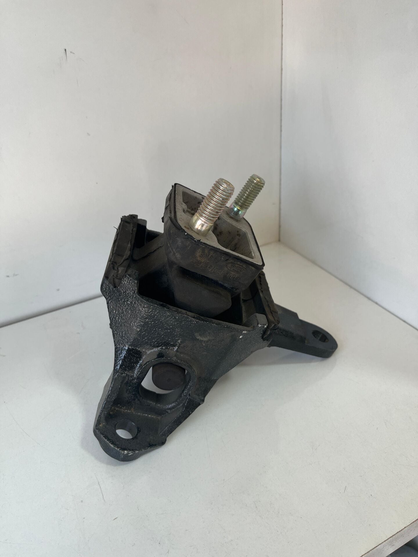 Ford Mondeo Motor Ve Şanzıman Takozu Bağlantı Elemanı 93BB-6P072-AH