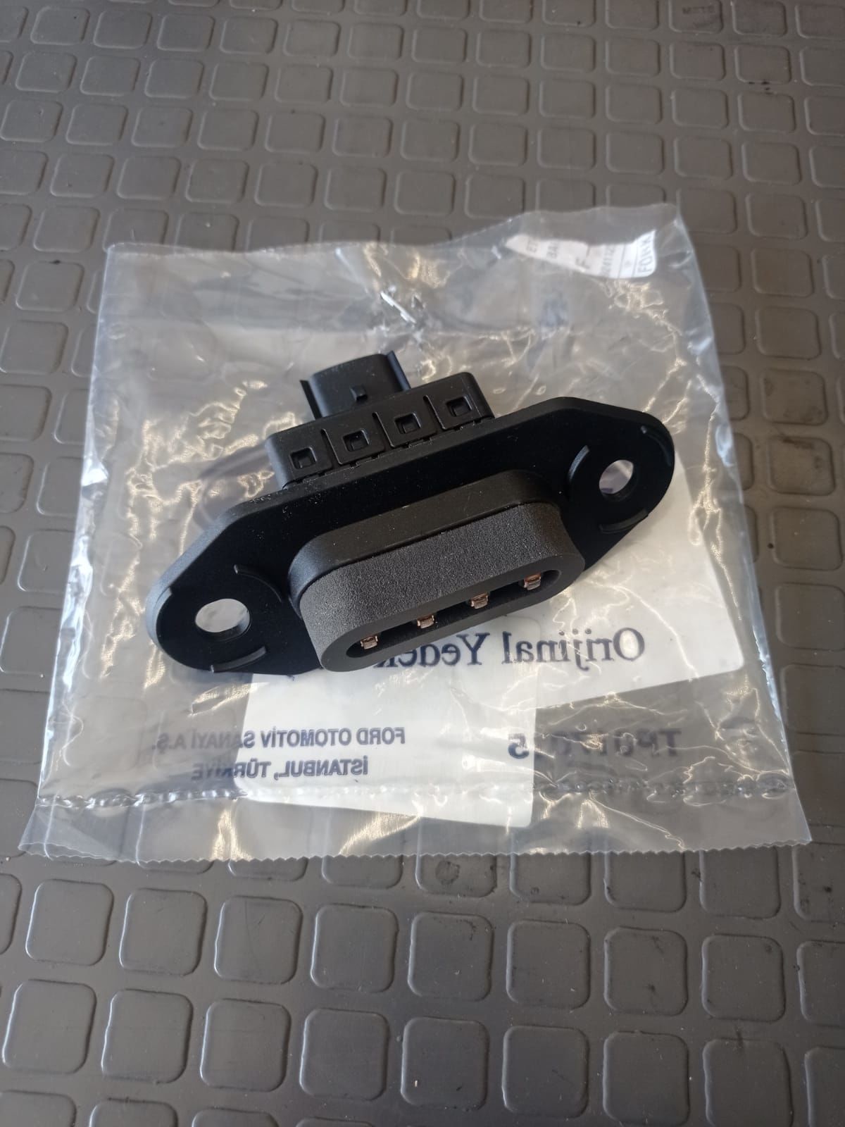 Ford Courier Sürgülü Kapı Açma Otomatiği Kilit Terminali Erkek (Switch) 2014-2023
