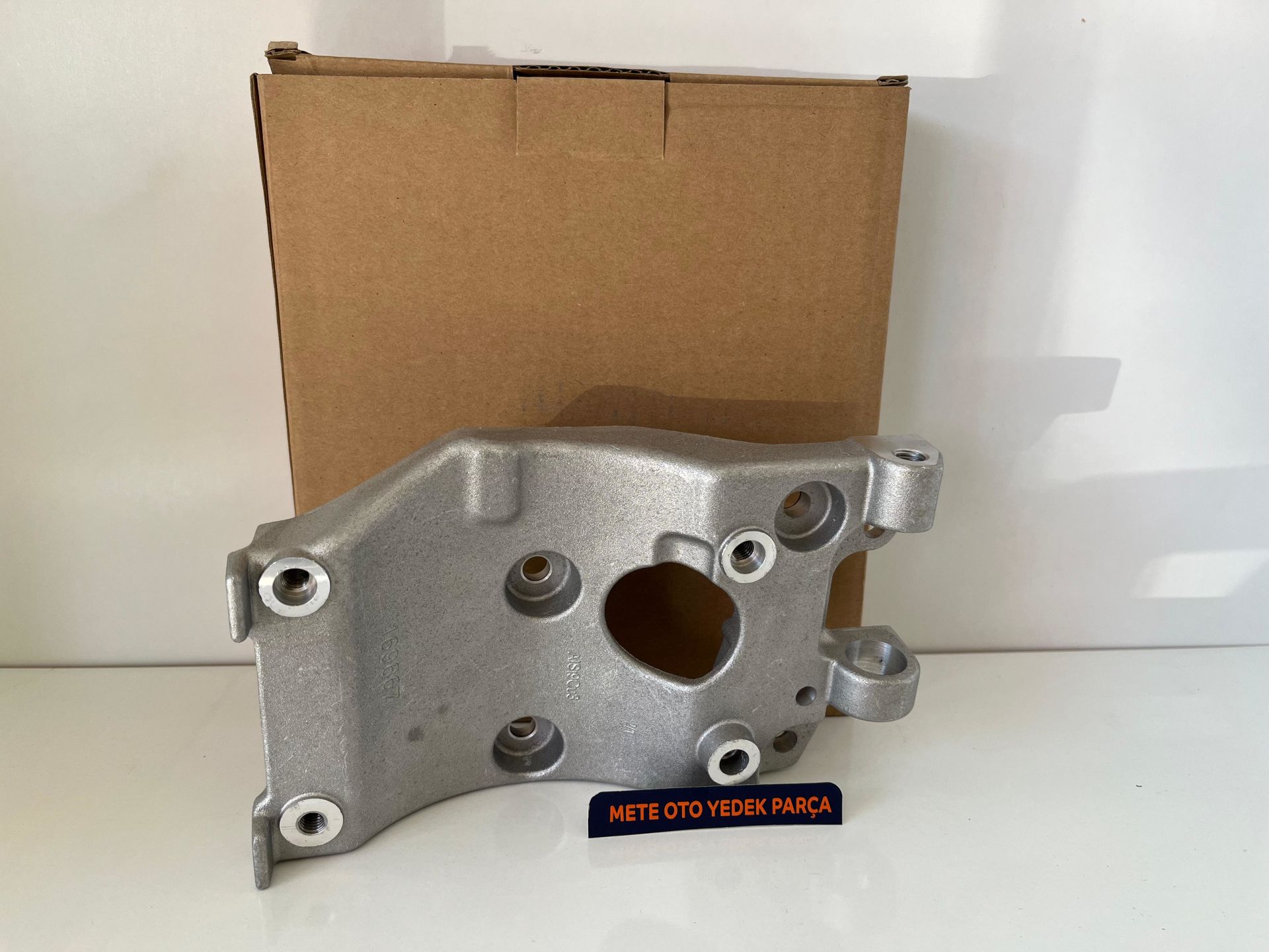 Ford Courier Klima Kompresör Bağlantı Braketi 2014-2023 [AV2Q8D611A9B]