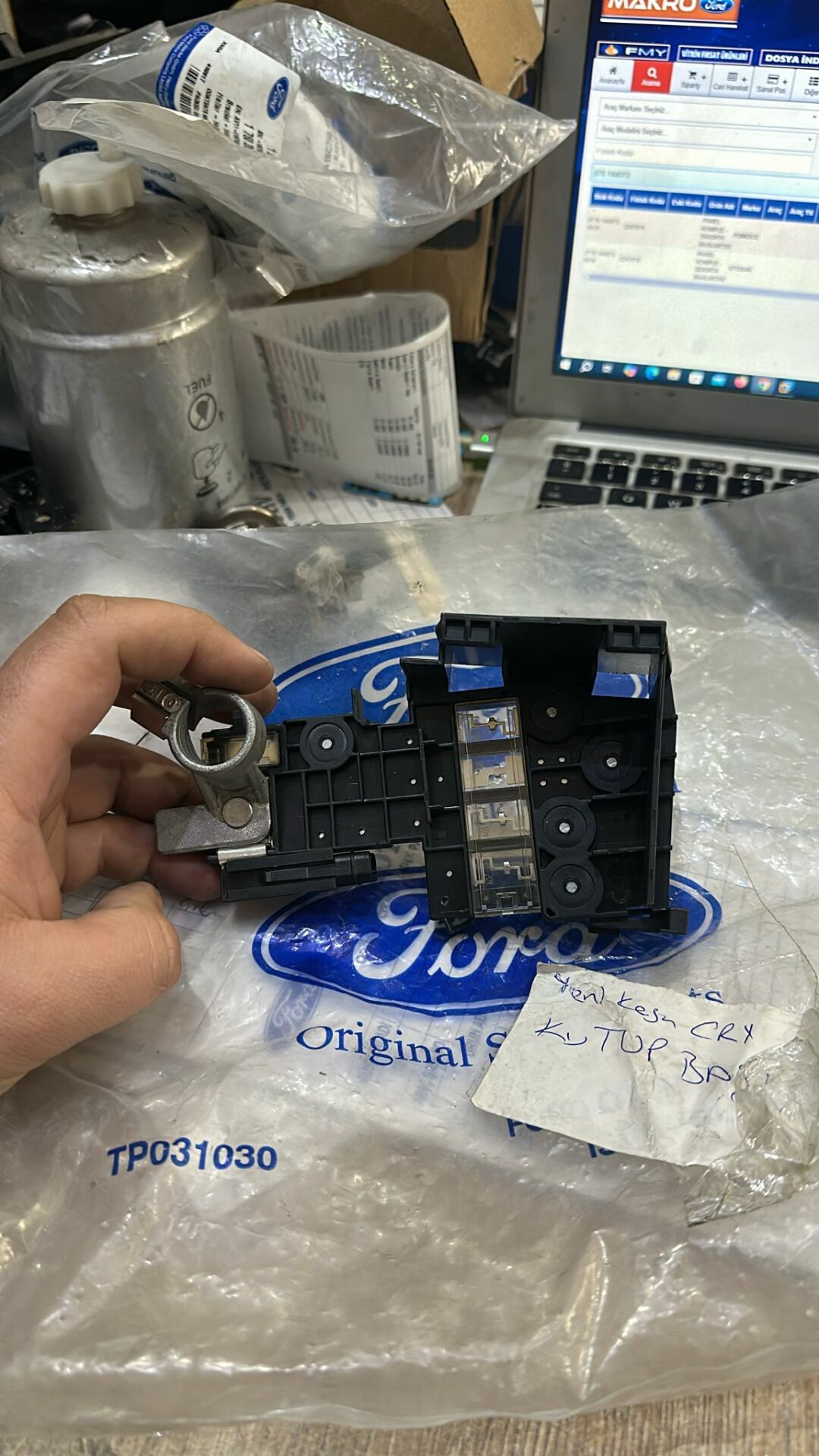 Ford Courier Akü Üst Kutup Başı Sigorta JT7614A073AA