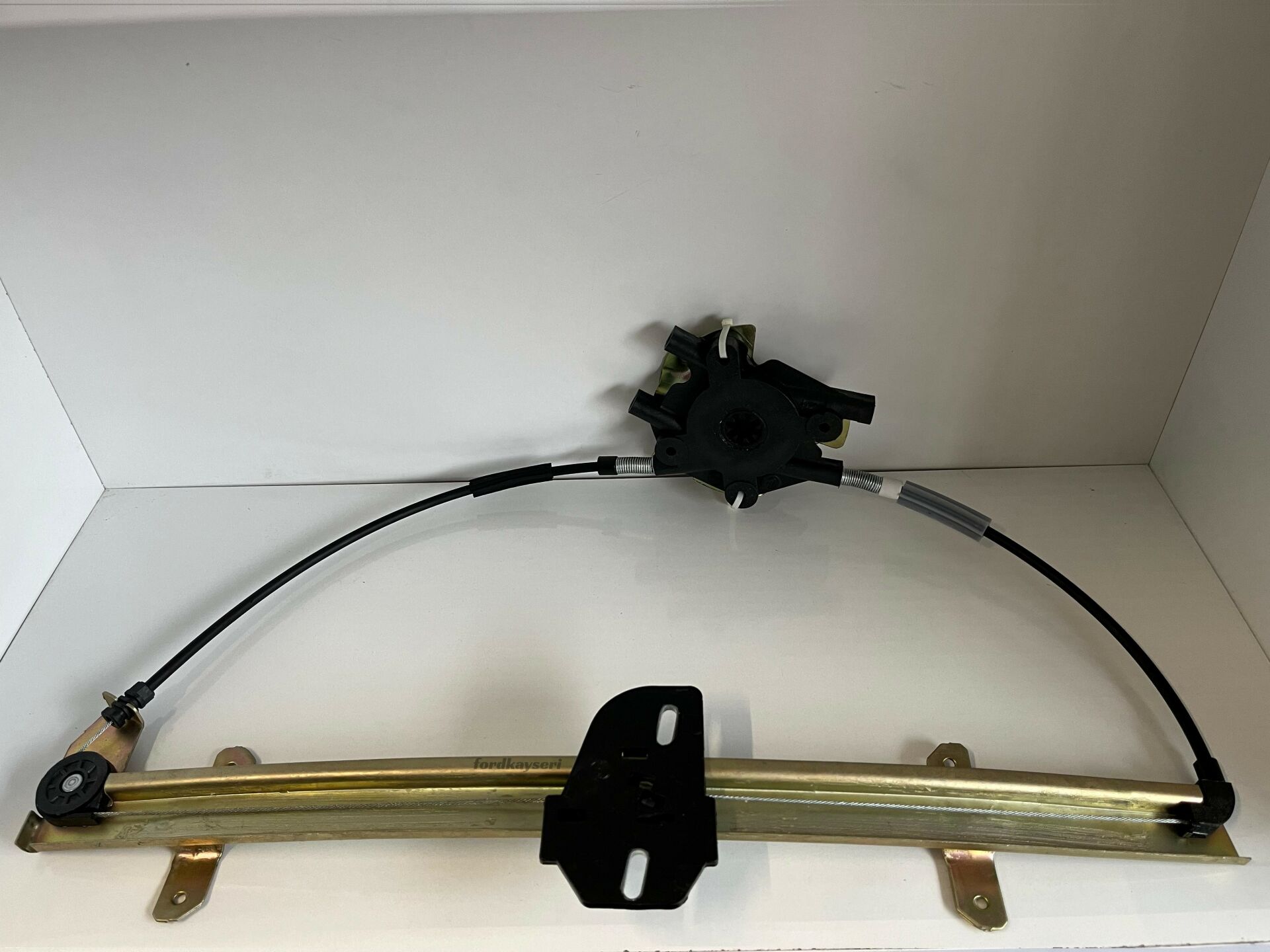 Ford Escort Ön Cam Kriko Mekanizma Sağ Motor Takılan Tip