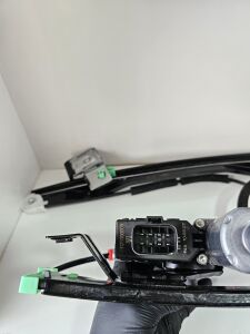 Ford Mondeo 3 Ön Cam Krikosu Komple Motorlu Sol Şoför Tarafı 8 Pinli 1S71F23201BX