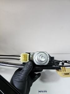 Ford Focus Ön Cam Krikosu Komple Motorlu Sol Şoför Tarafı 6 Pinli BM51A23201BF