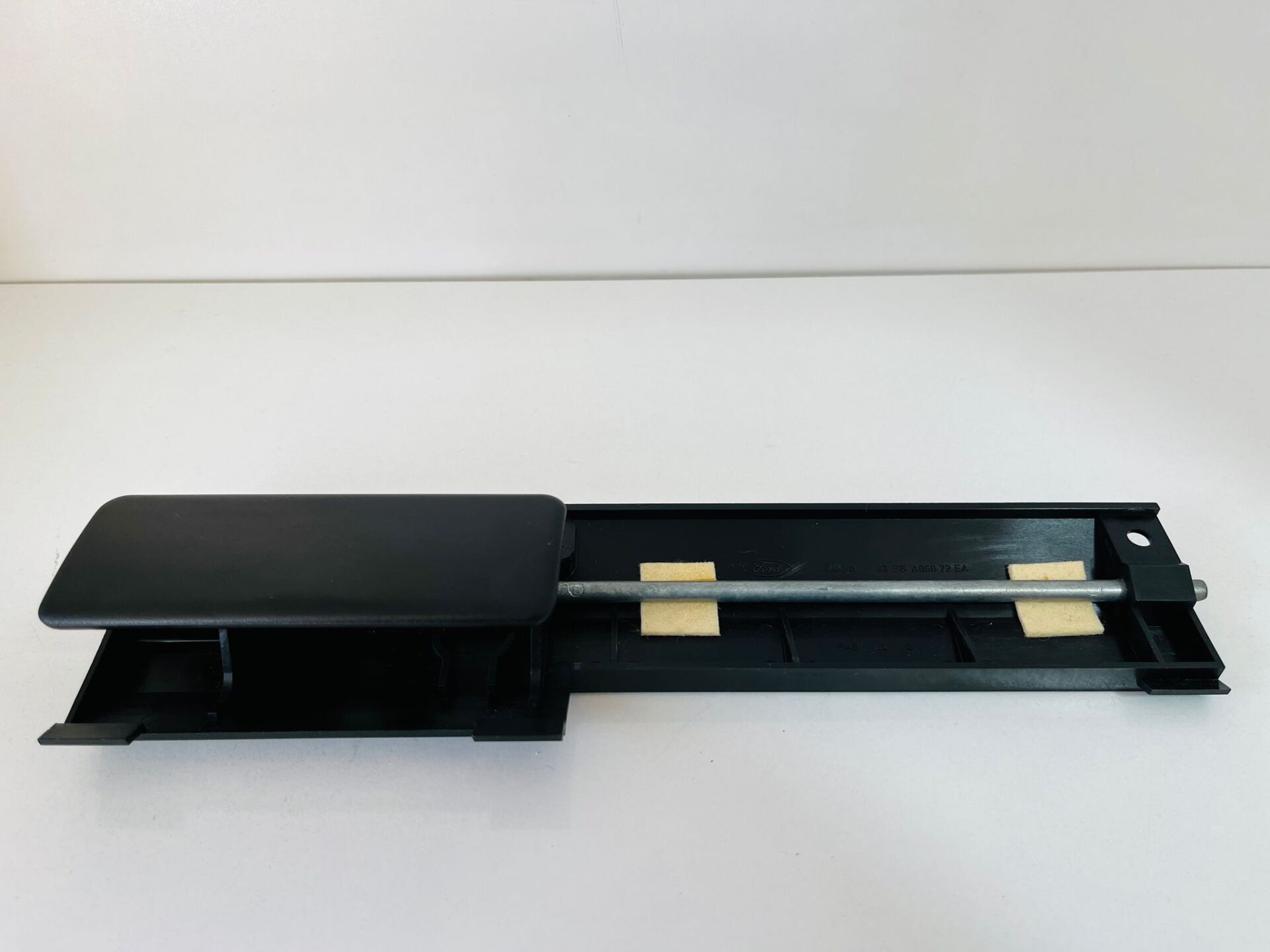 Ford Mondeo Torpido Açma Kolu (Mandal) Uzun Tip 1993-2001