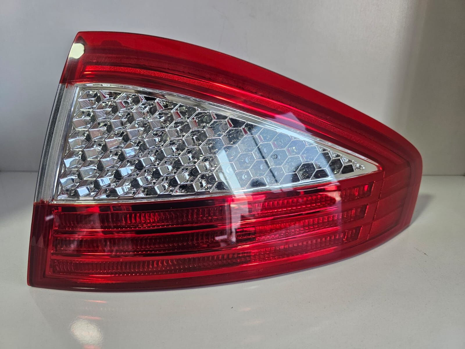 Ford Mondeo 4 Arka Far Stop Lambası Hatchback HB Dış Sağ 2007-2011