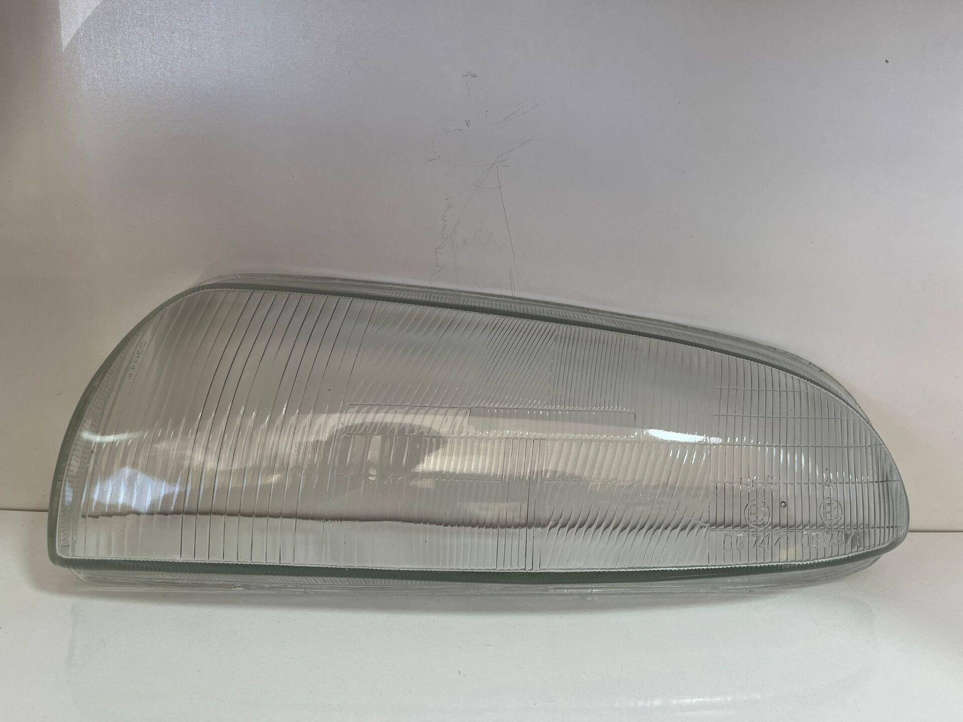 Ford Fiesta Ön Far Camı Sol Ağlayan Surat Makyajsız 1996-1999 (Cam)